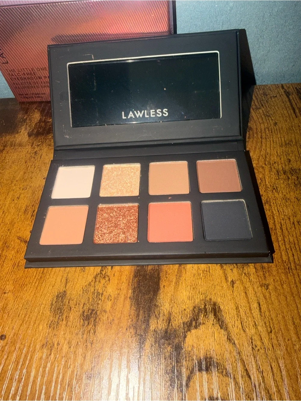 LAWLESS compact eyeshadow