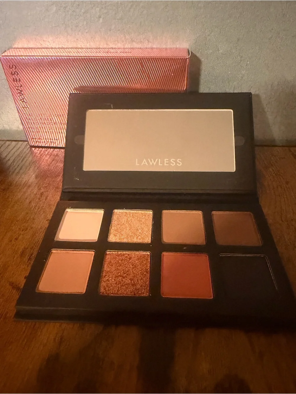 LAWLESS compact eyeshadow