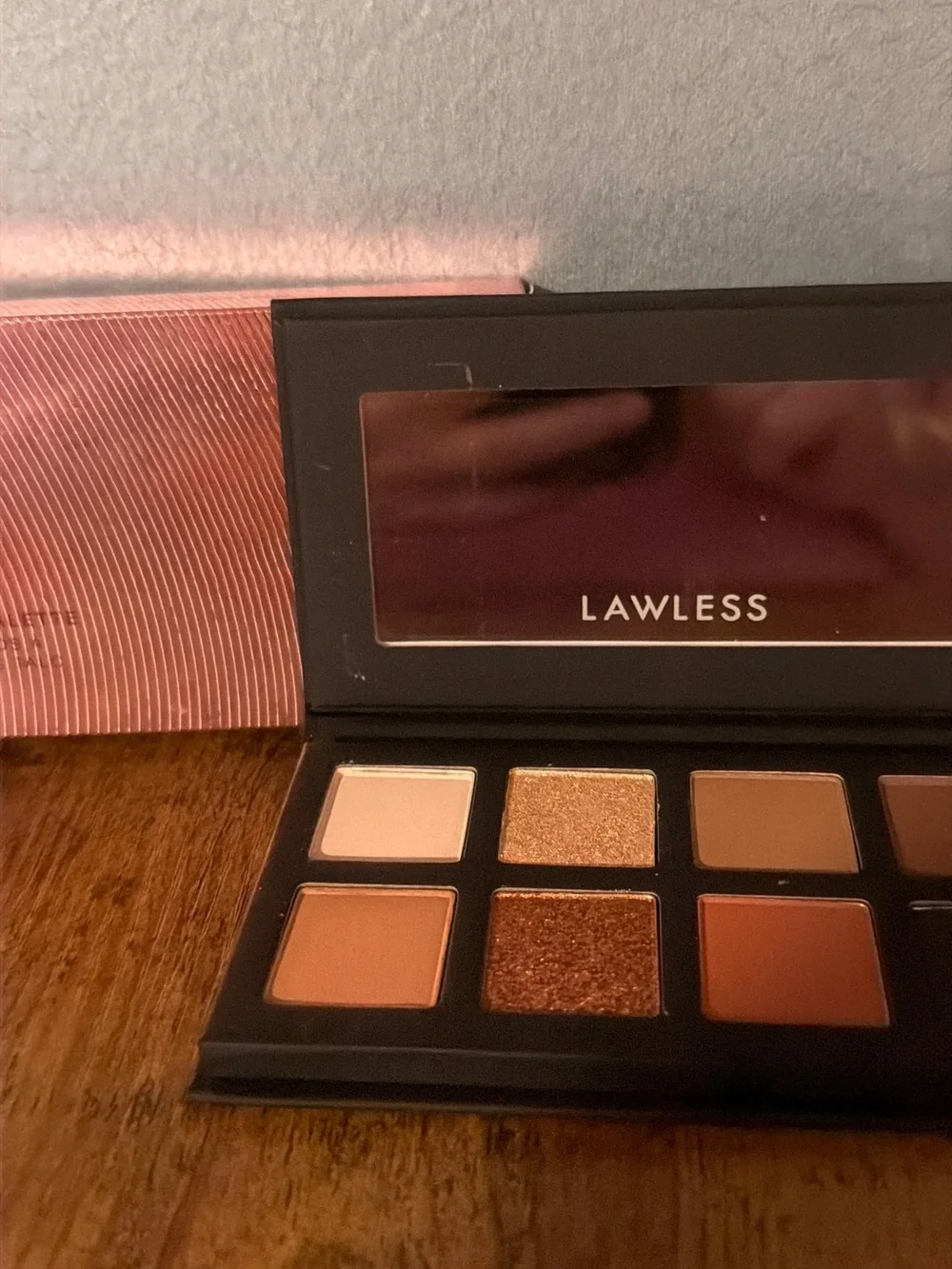 LAWLESS compact eyeshadow