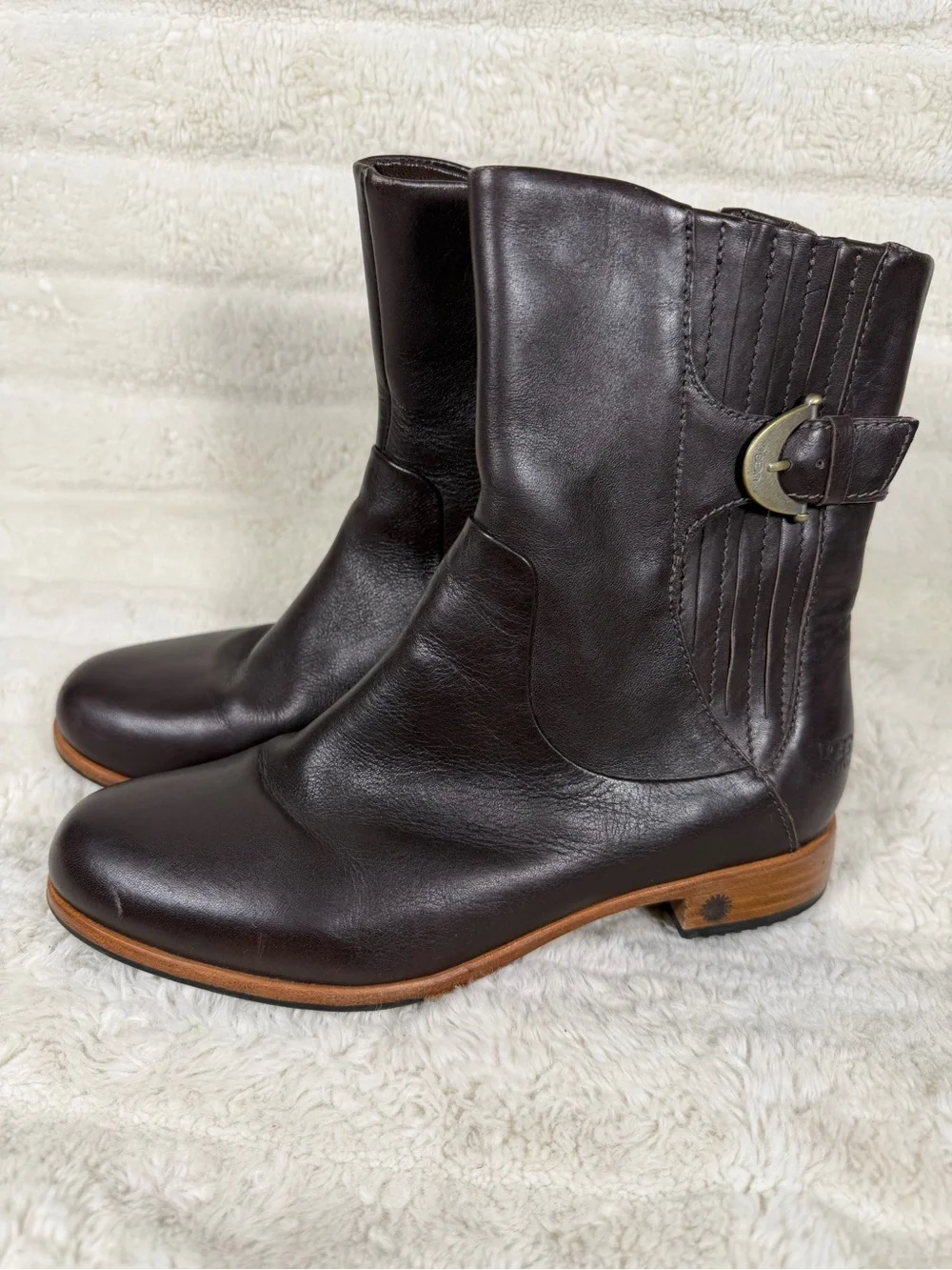 UGG finnegan brown