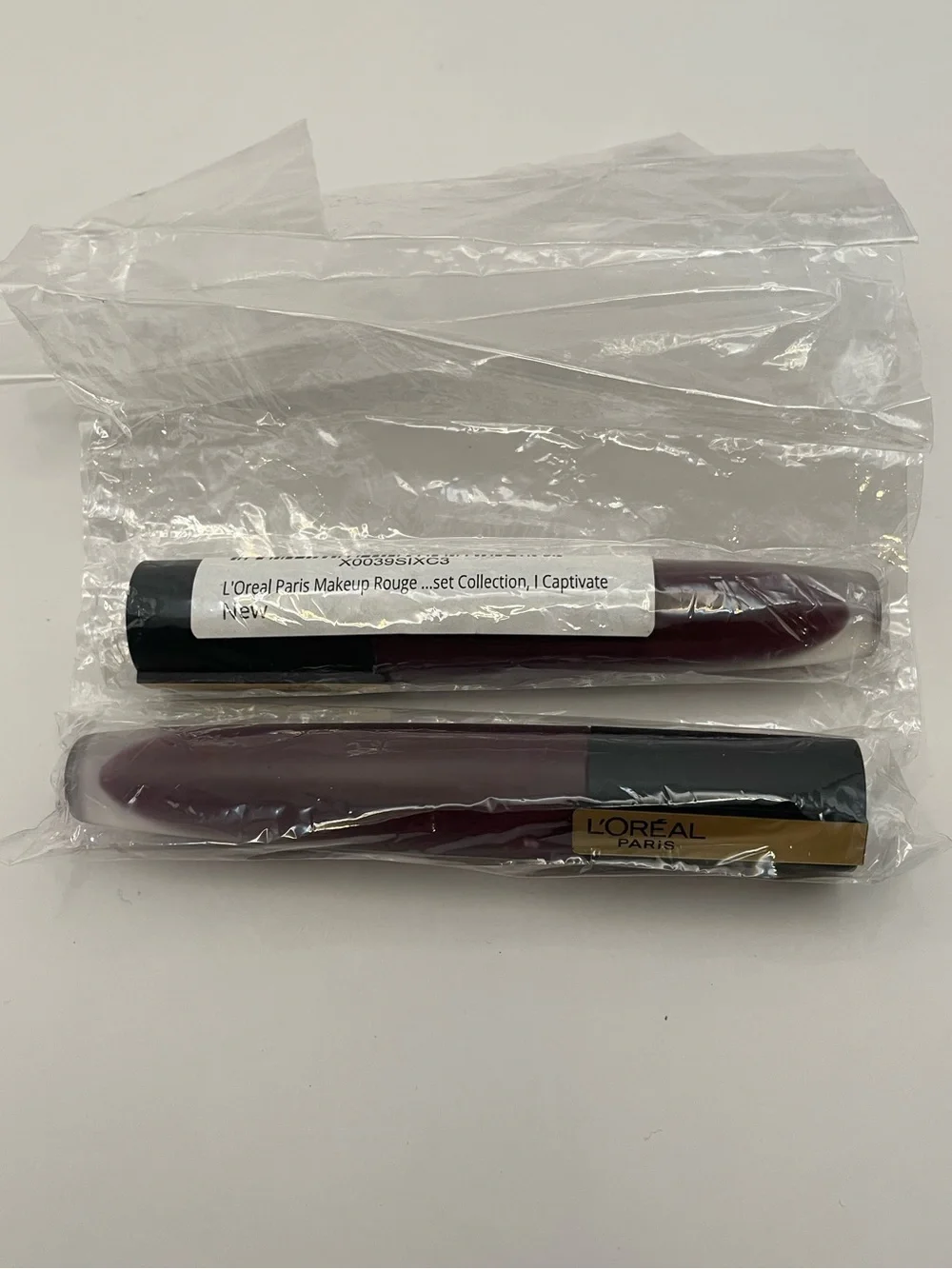 NEW 2 pack L'Oreal Paris Rouge Signature Parisian Collection Captivate Lipstick
