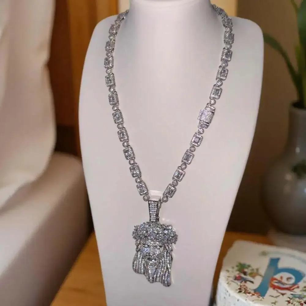 N/A jesus pendant