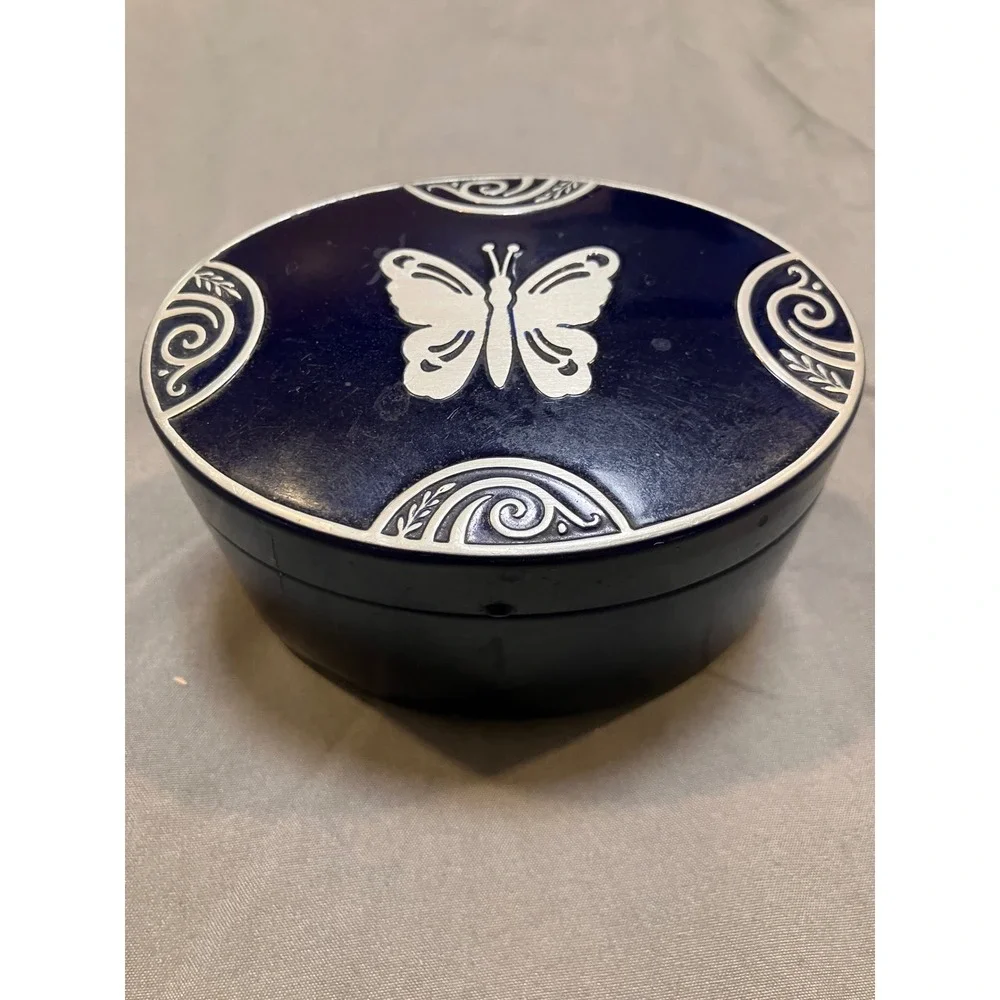 Unbranded oval trinket