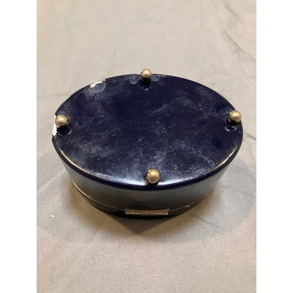 Unbranded oval trinket