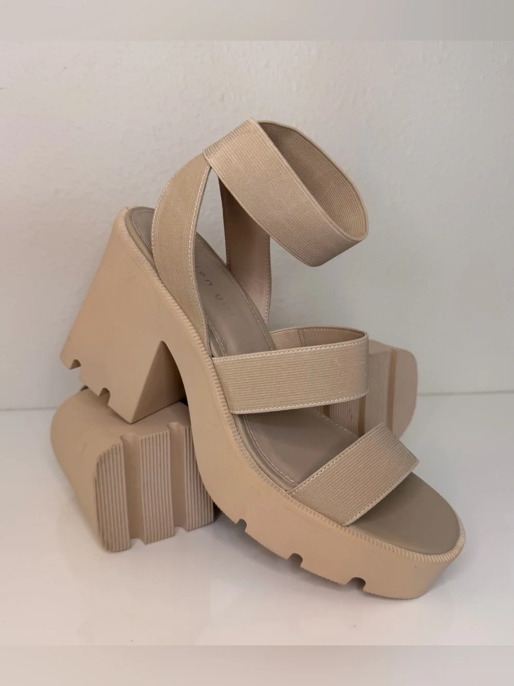 Madden Girl Neutral Beige Platform Chunk Heel Sandals