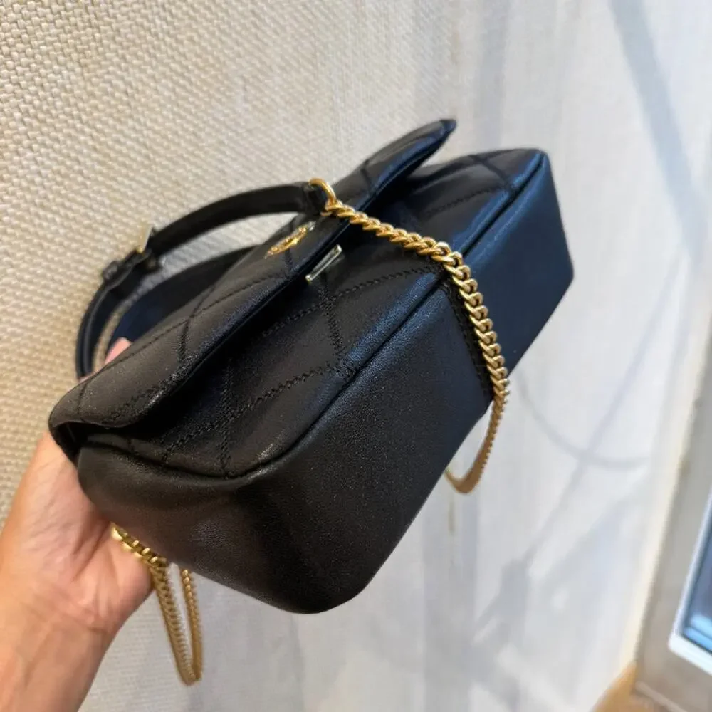 Tory Burch flap magnetic