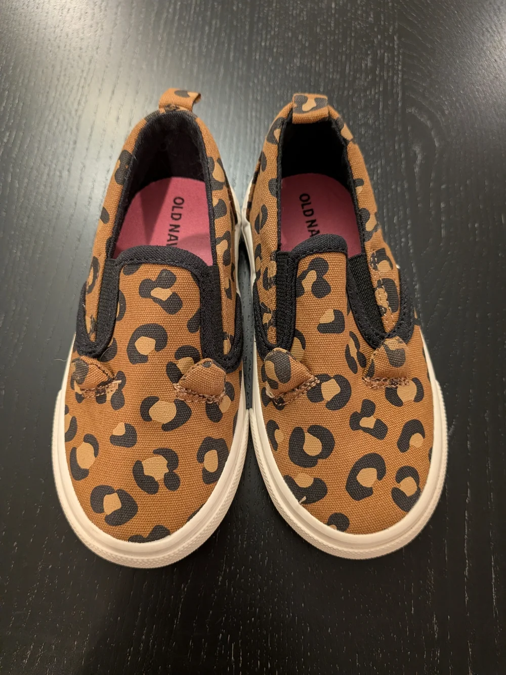 Old Navy upper gore white