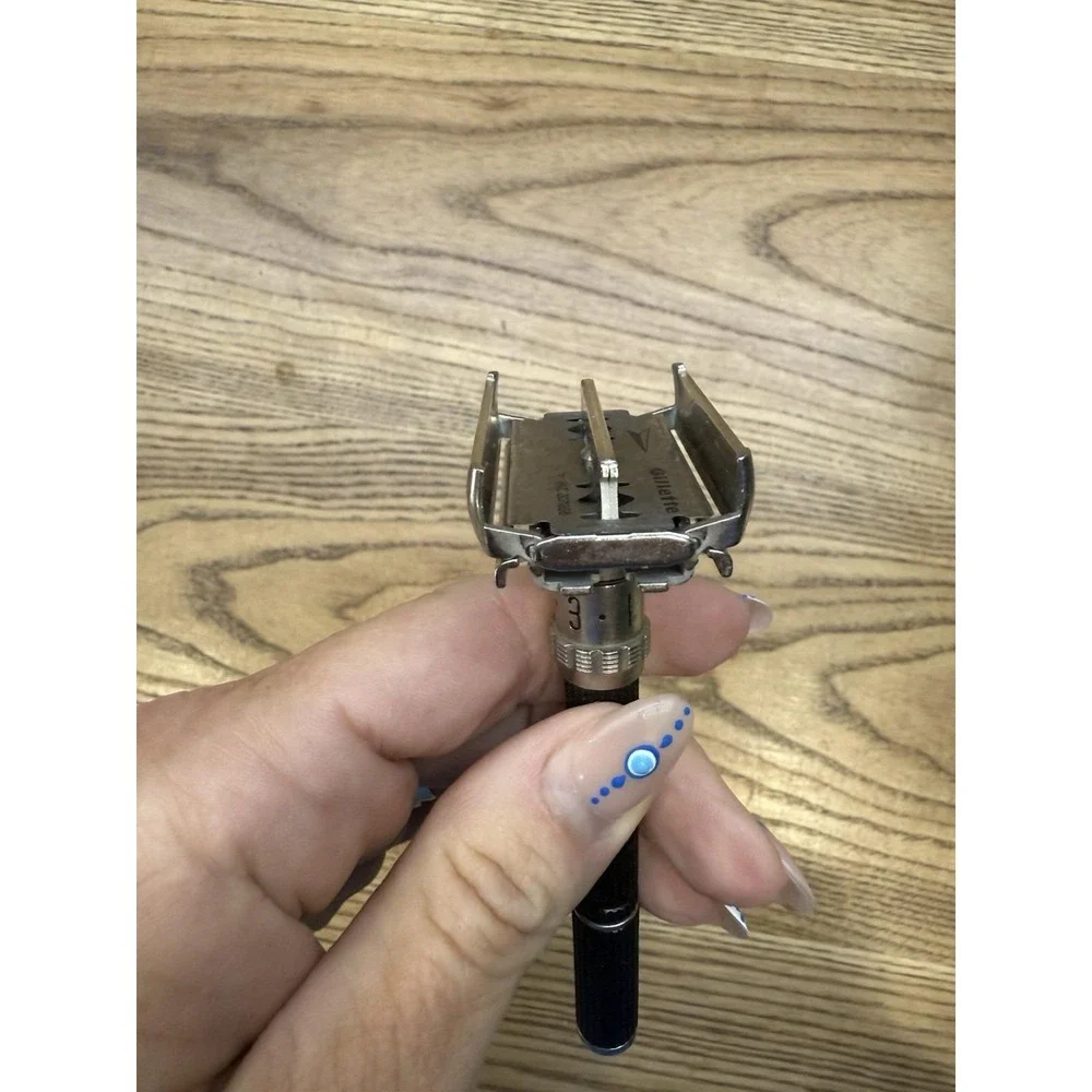 Vintage 1970 P-2 Gillette Super‎ Adjustable Safety Razor Plus Blades And Case