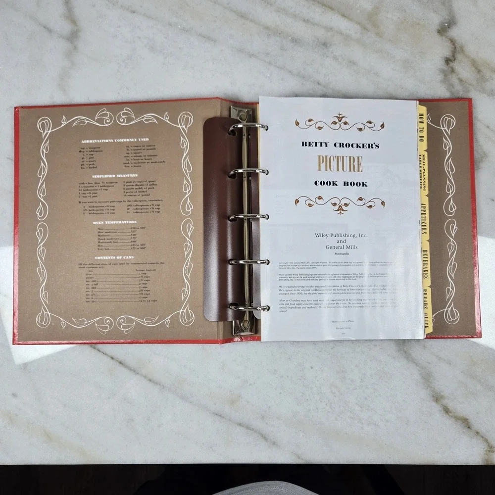 Betty Crocker's Picture Cook Book 1998 Facsimile of 1950 Edition (5 Ring Binder)