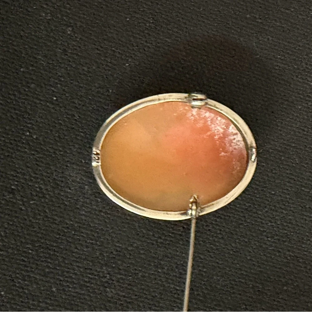 N/A elegant cameo