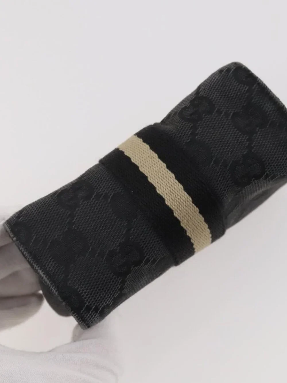 Gucci brand	gucci color	black