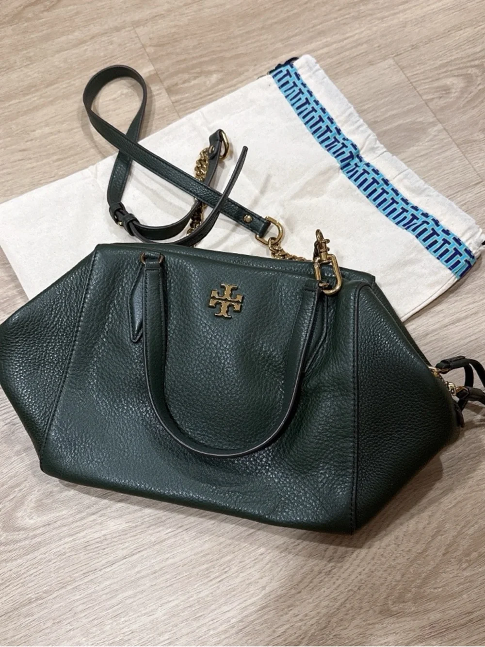 Tory Burch brand 	tory