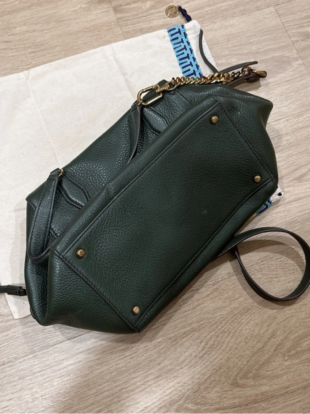 Tory Burch brand 	tory
