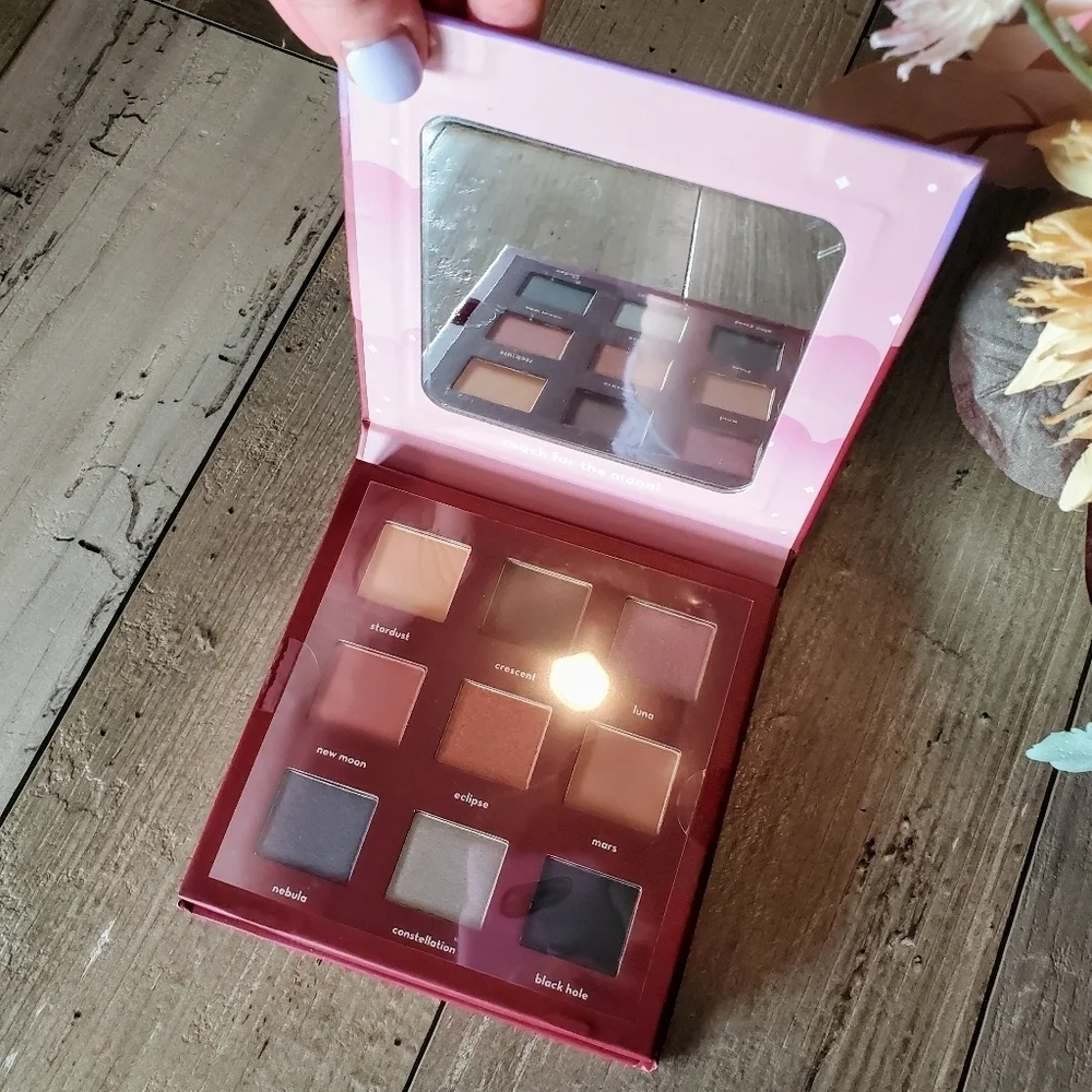The Crème Shop nwt crème