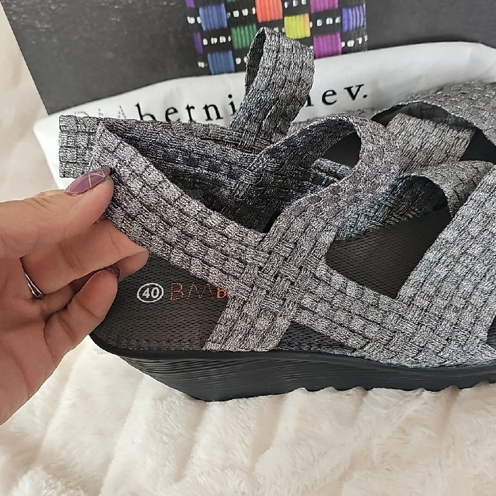 bernie mev. comfortable wedge
