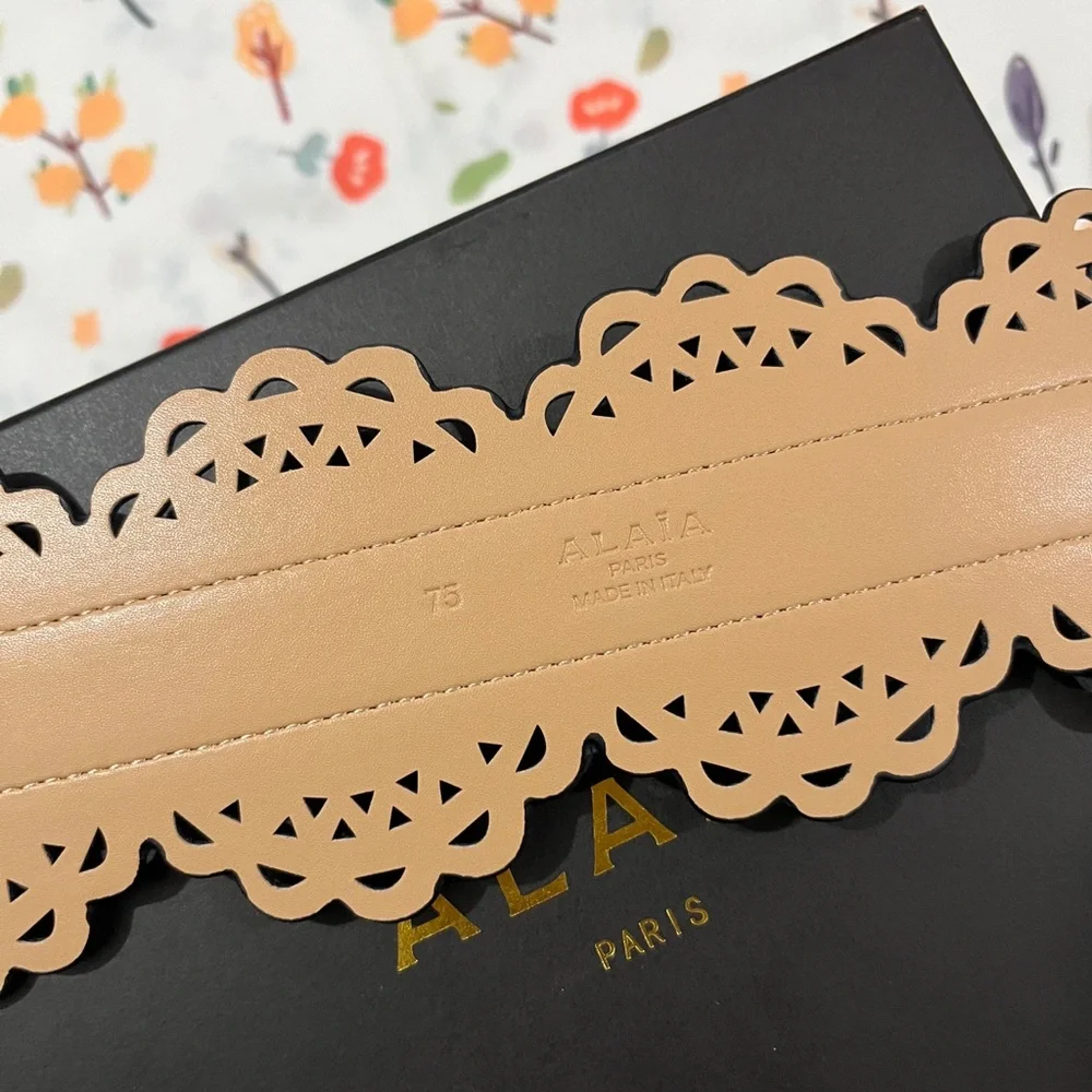 Alaia size 75