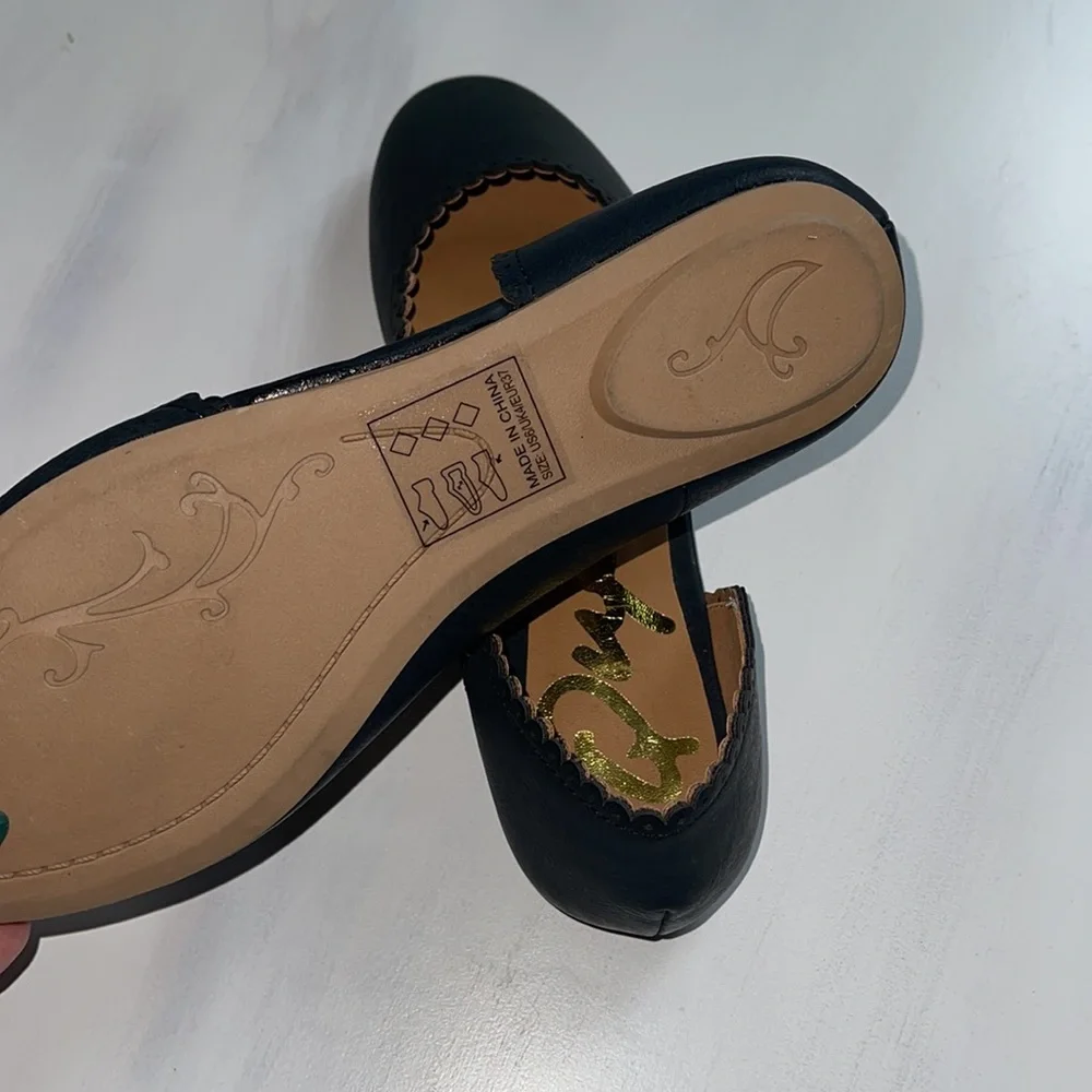 Qupid Black Scalloped Ballerina Flats size 6