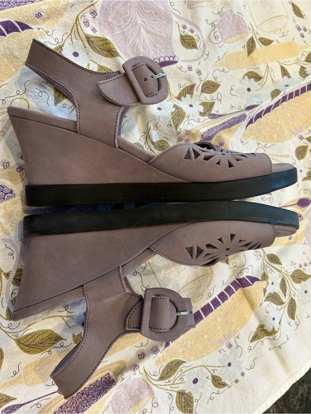 Arche suede wedge