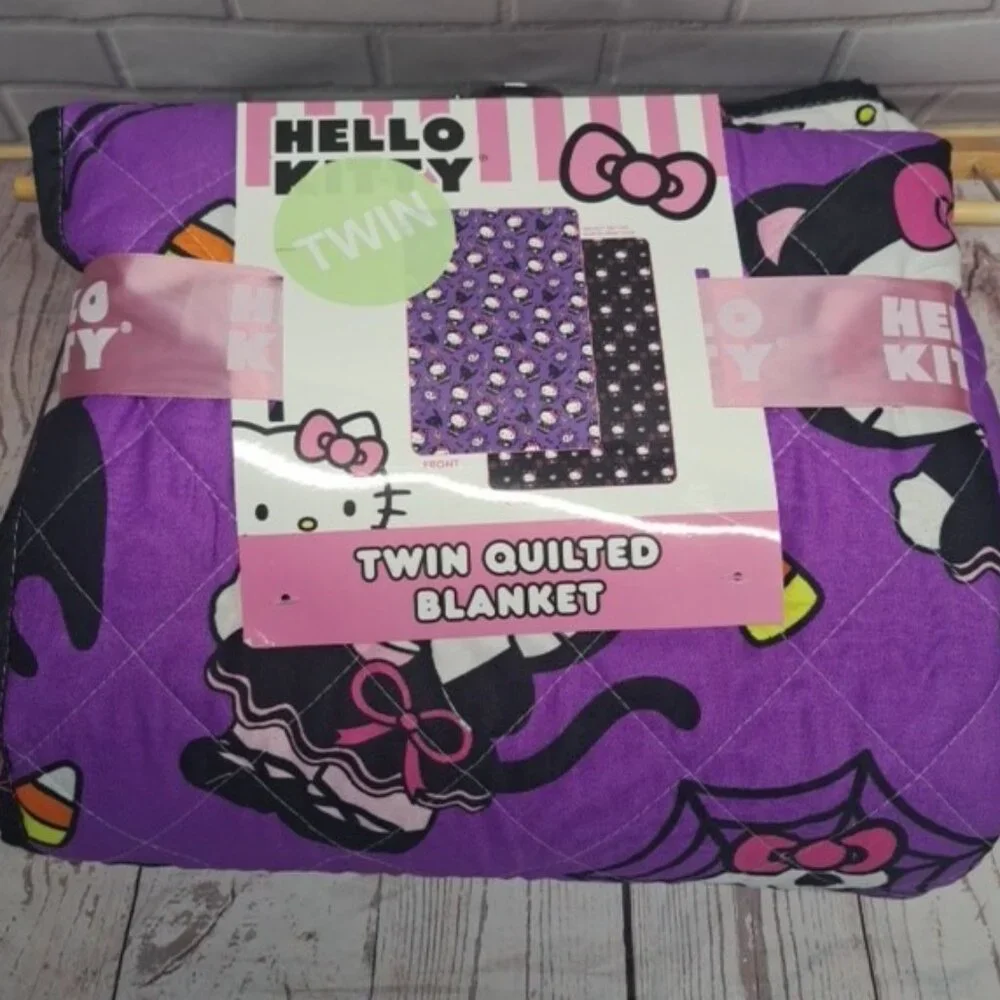 Sanrio Reversible Hello Kitty Halloween Twin Quilted Blanket Purple/ Black New‎