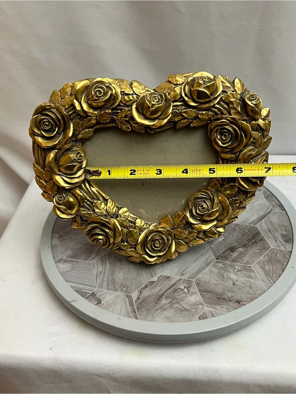 Source Unknown detailing ornate heart
