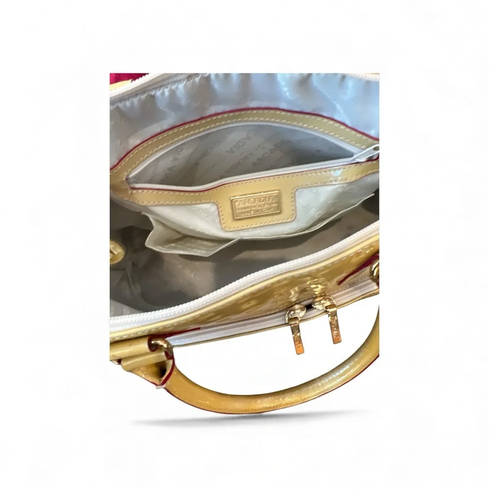 Arcadia top handle