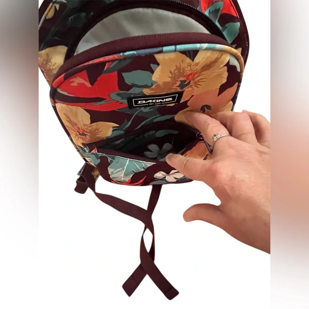 Dakine vibrant backpack