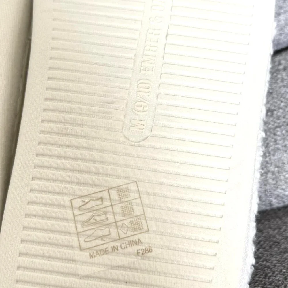 Ember & Oak Men's Ivory Golf #1 Dad Memory Foam Slippers M 9-10