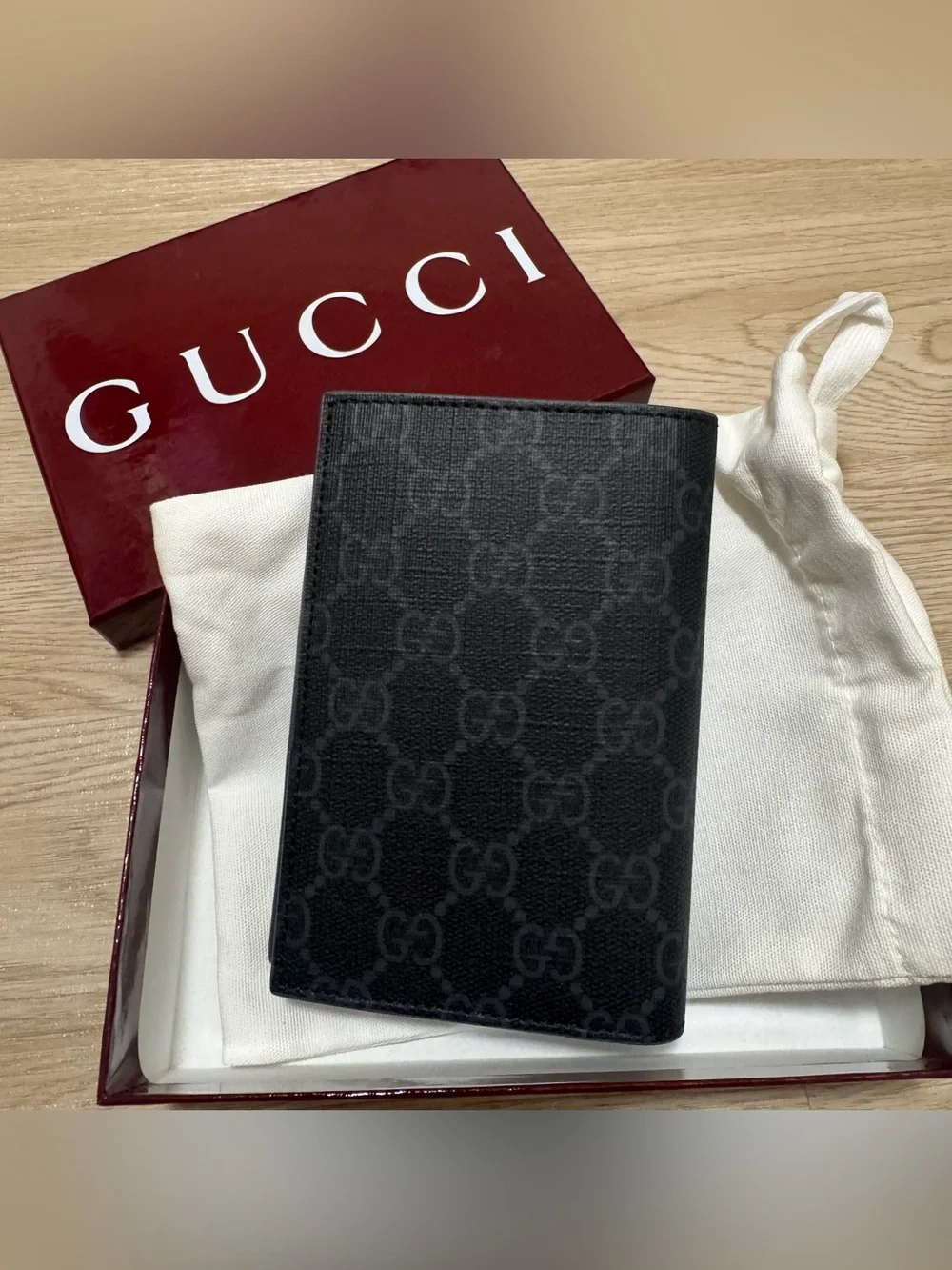 Gucci slim compact