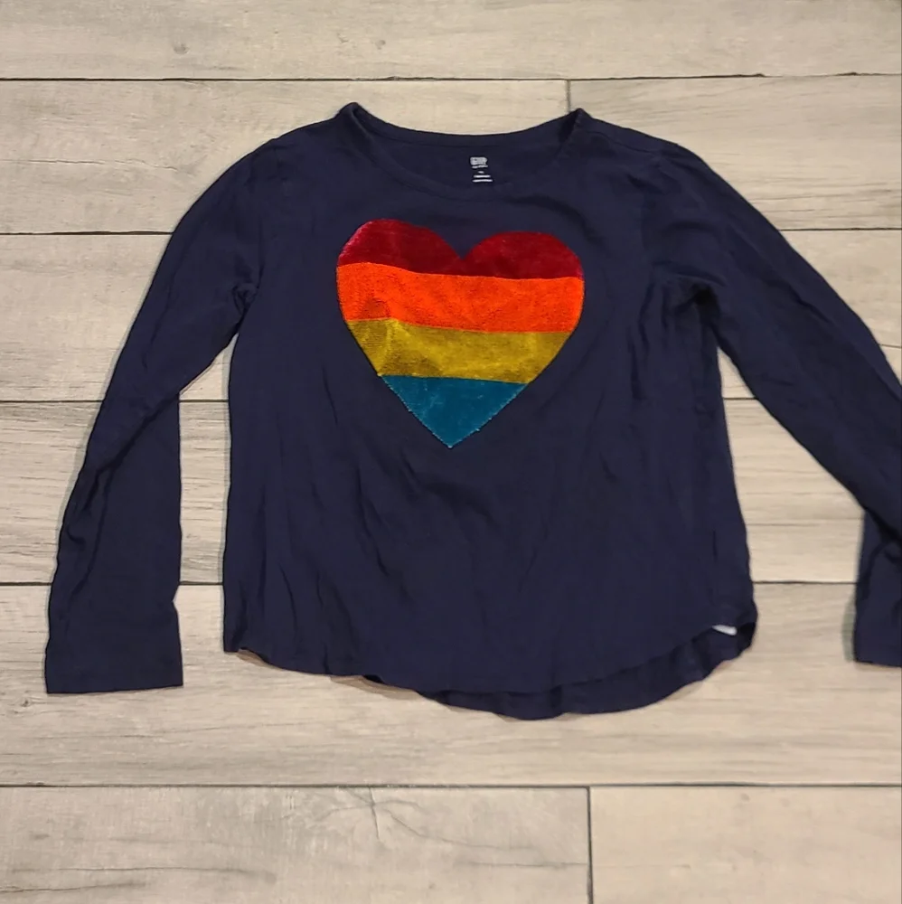 🍦 Gap Velour rainbow heart tee🧋
