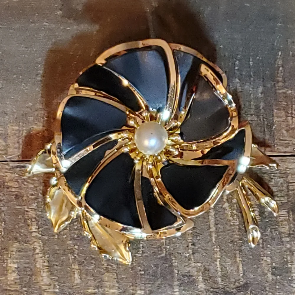 MCM Vintage Gold Tone & Black Matte Flower w/ Faux Pearl Accent Brooch