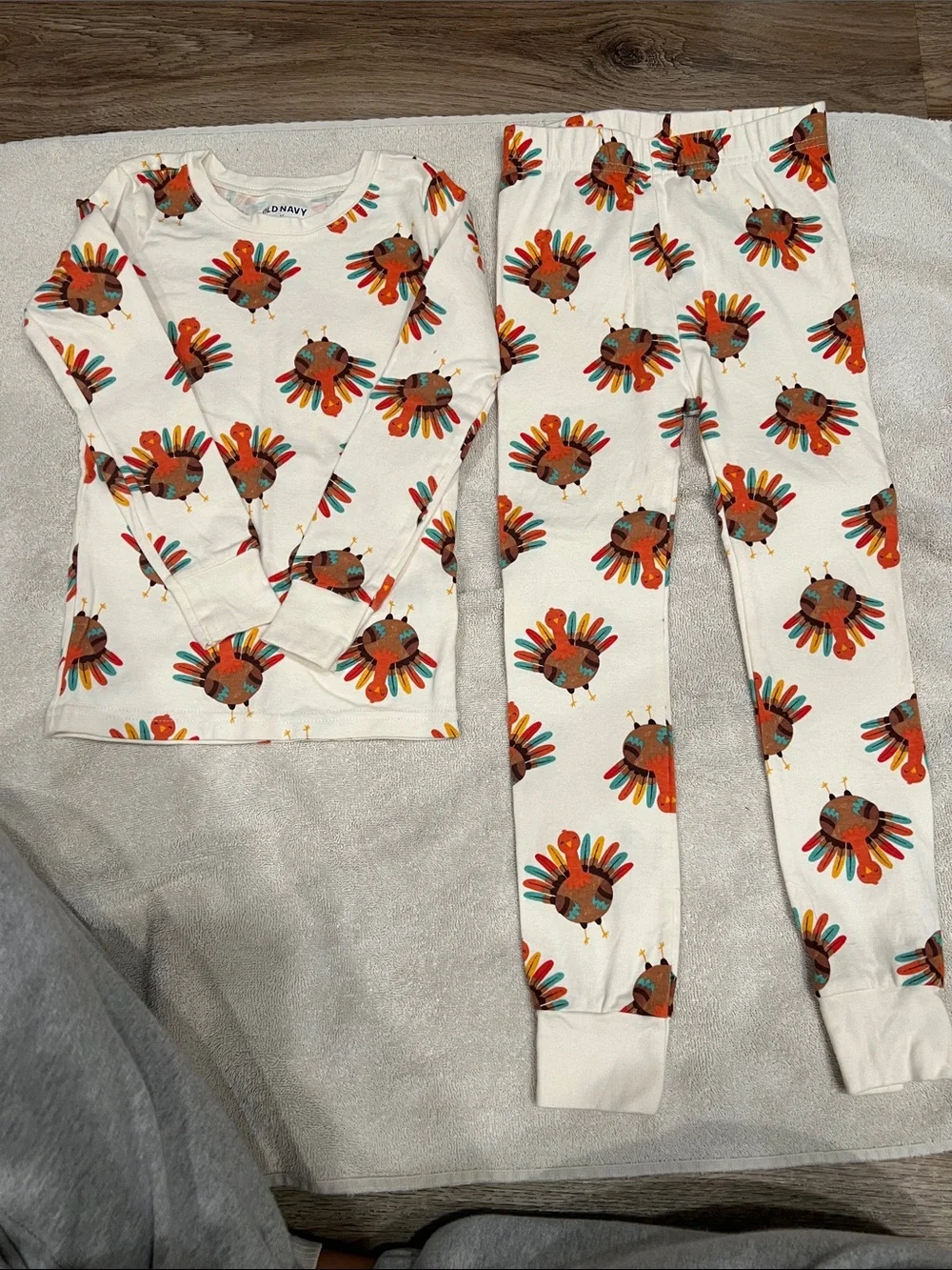 Old Navy Cream Long-Sleeve Kids Pajama Set with Colorful Turkey Print Worn Once!