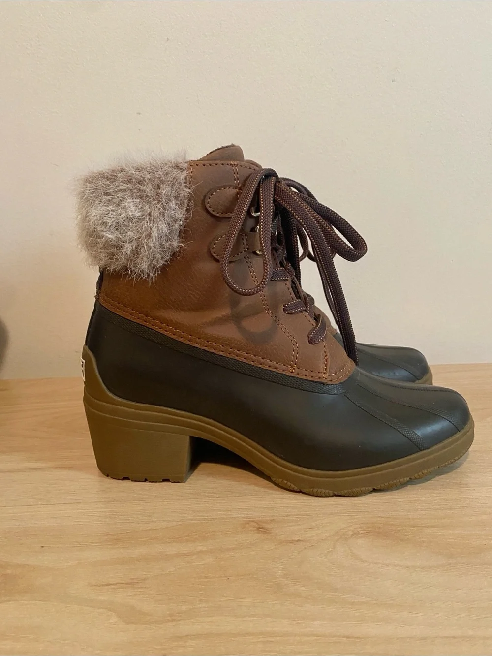 Sperry Two-Tone Brown Waterproof Lace-Up Winter Boot with Faux Fur 6.5
