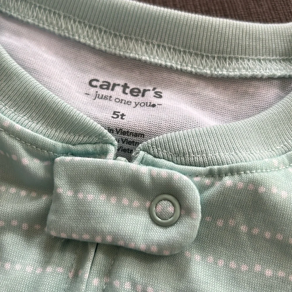 Carters carters poof