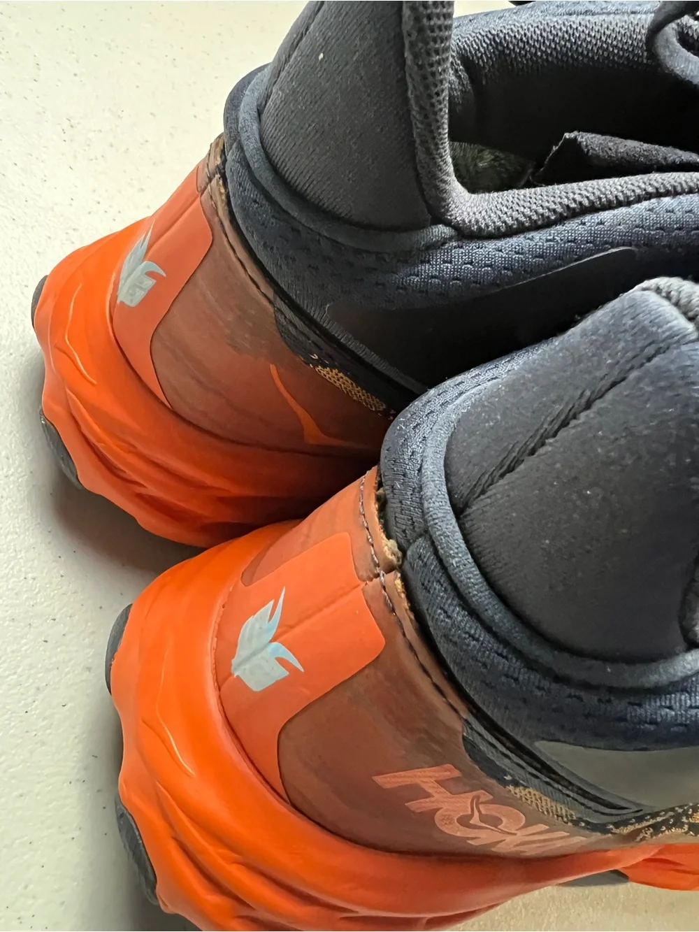 Hoka speedgoat mid