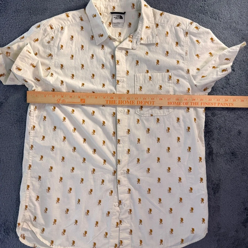 The North Face Men's Large Gravel Hiker Print Short Sleeve Button Down Shirt AOP