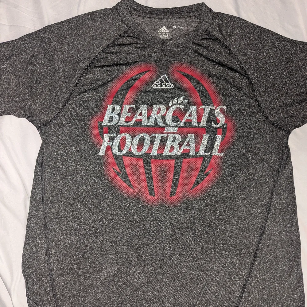 Adidas ClimaLite Men's Medium‎ Cincinnati Bearcats Football Short Sleeve T-shirt