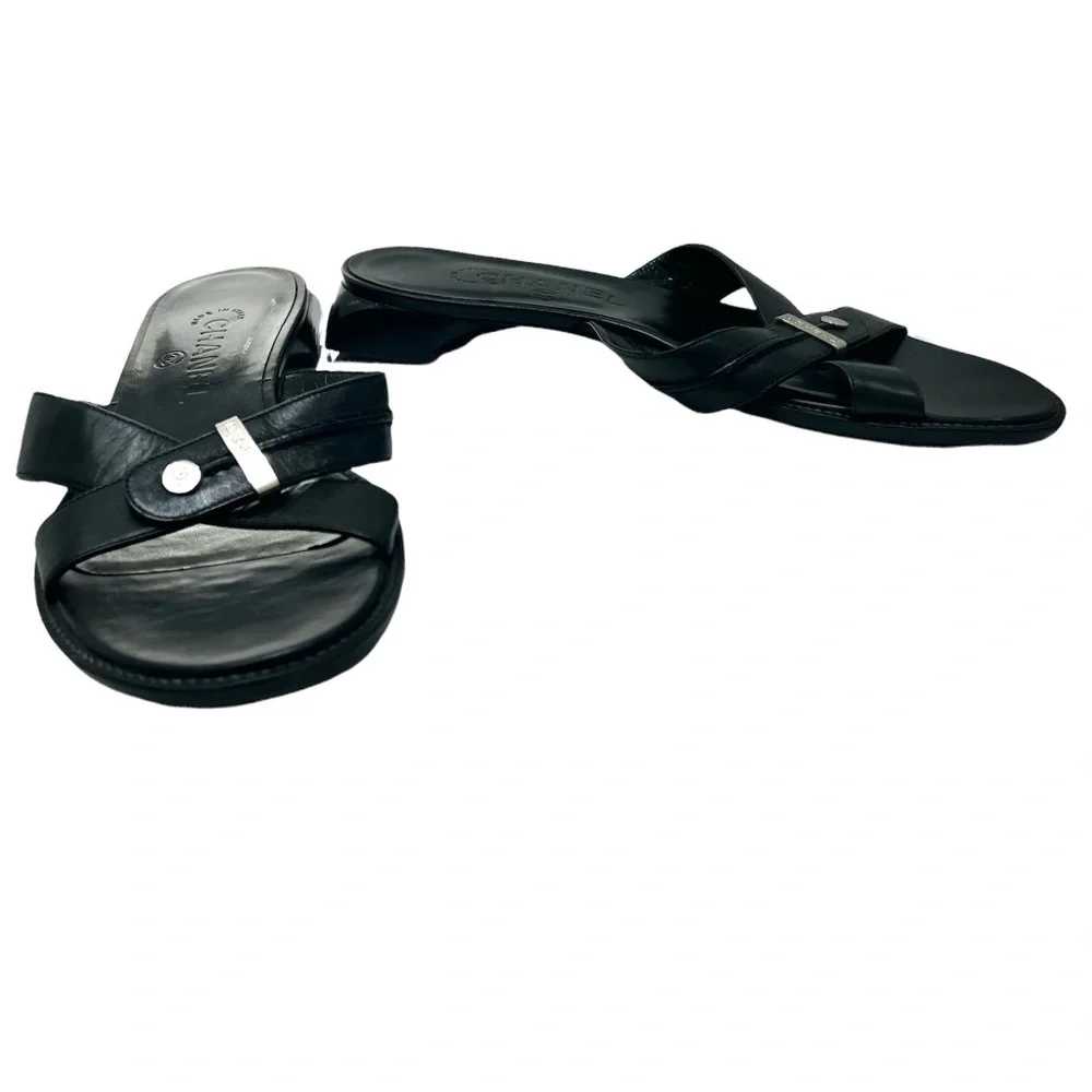 CHANEL BLACK LEATHER CRISS CROSS STRAP SANDAL WITH 1