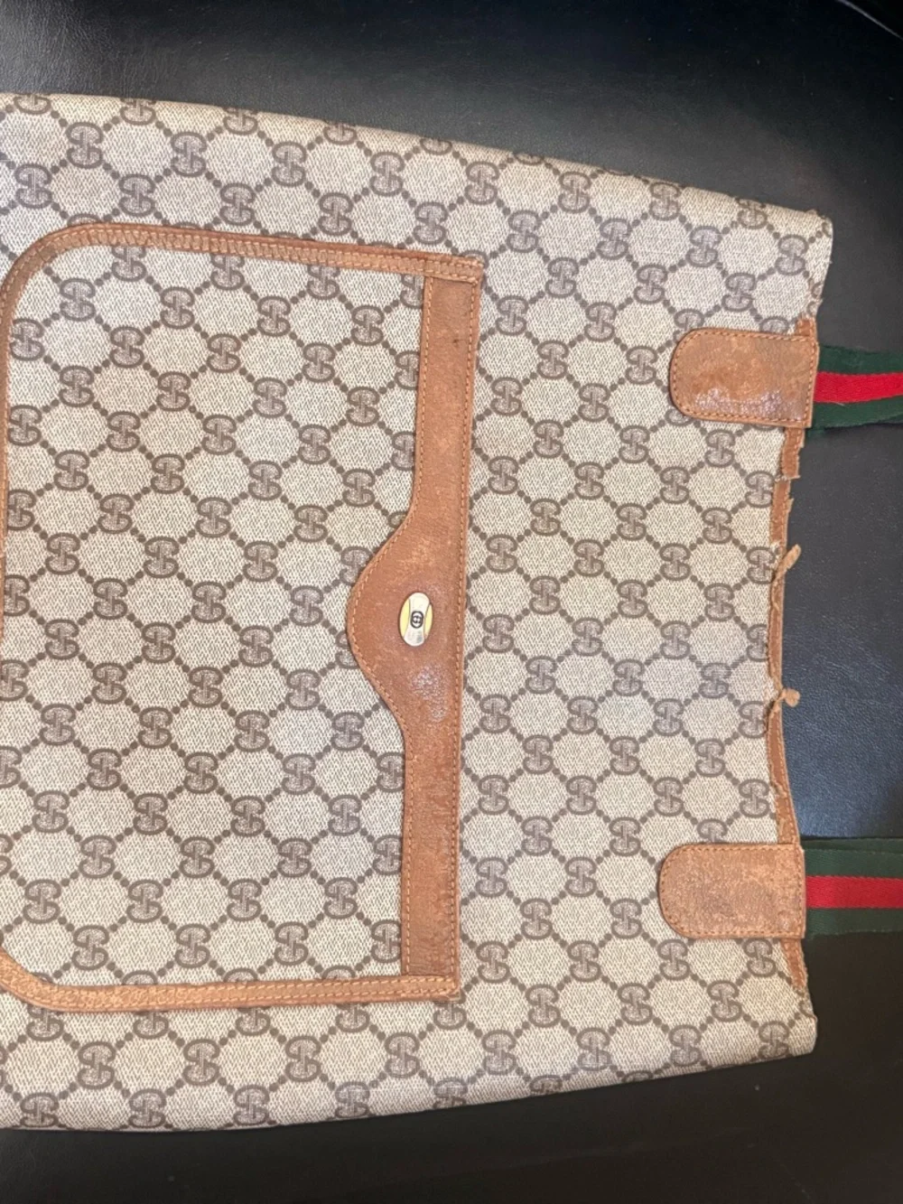 Gucci signature gg