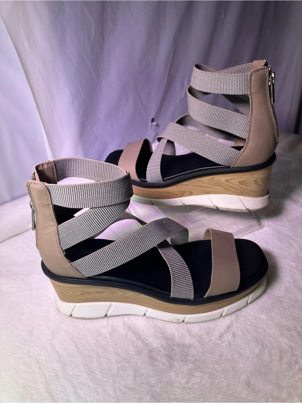 Sorel crisscross elastic