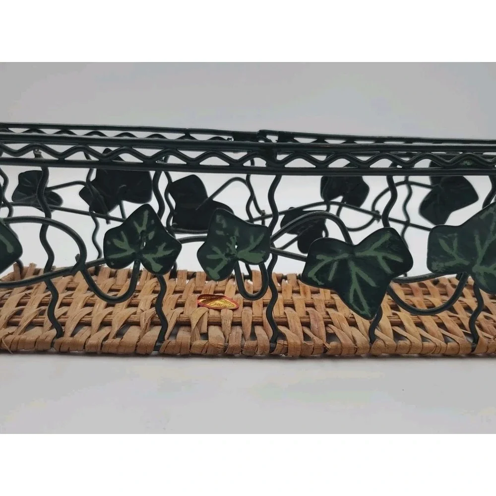 The Unbranded Brand ivy leaf