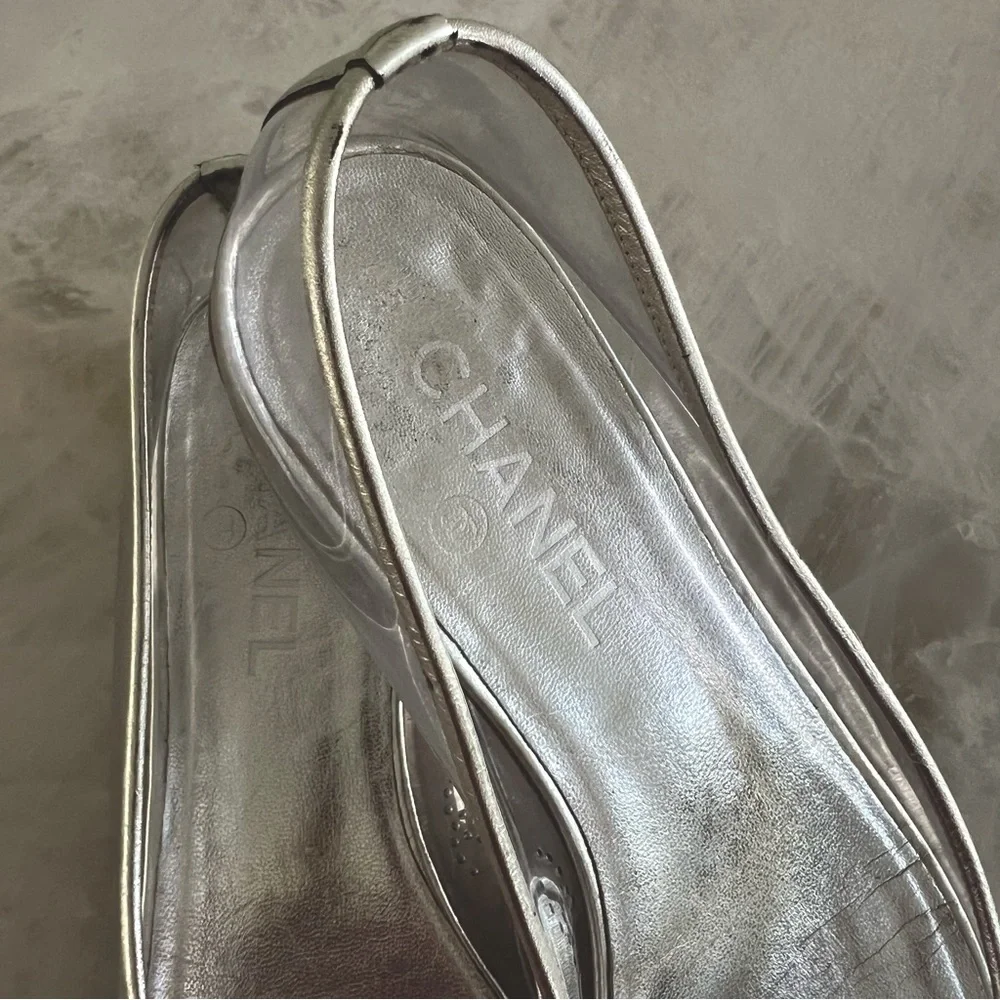 CHANEL authentic slingback