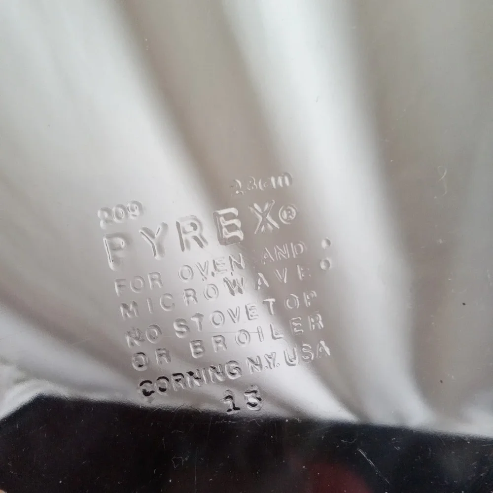 Pyrex 209 Clear Glass Pie Plate 9.5 Inch 23cm Round Baking Dish Vintage USA