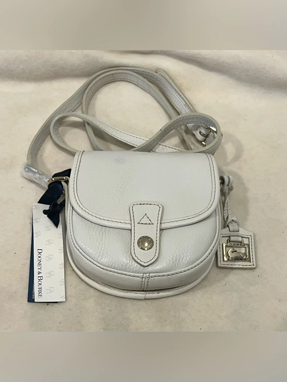 Dooney & Bourke compact pebbled
