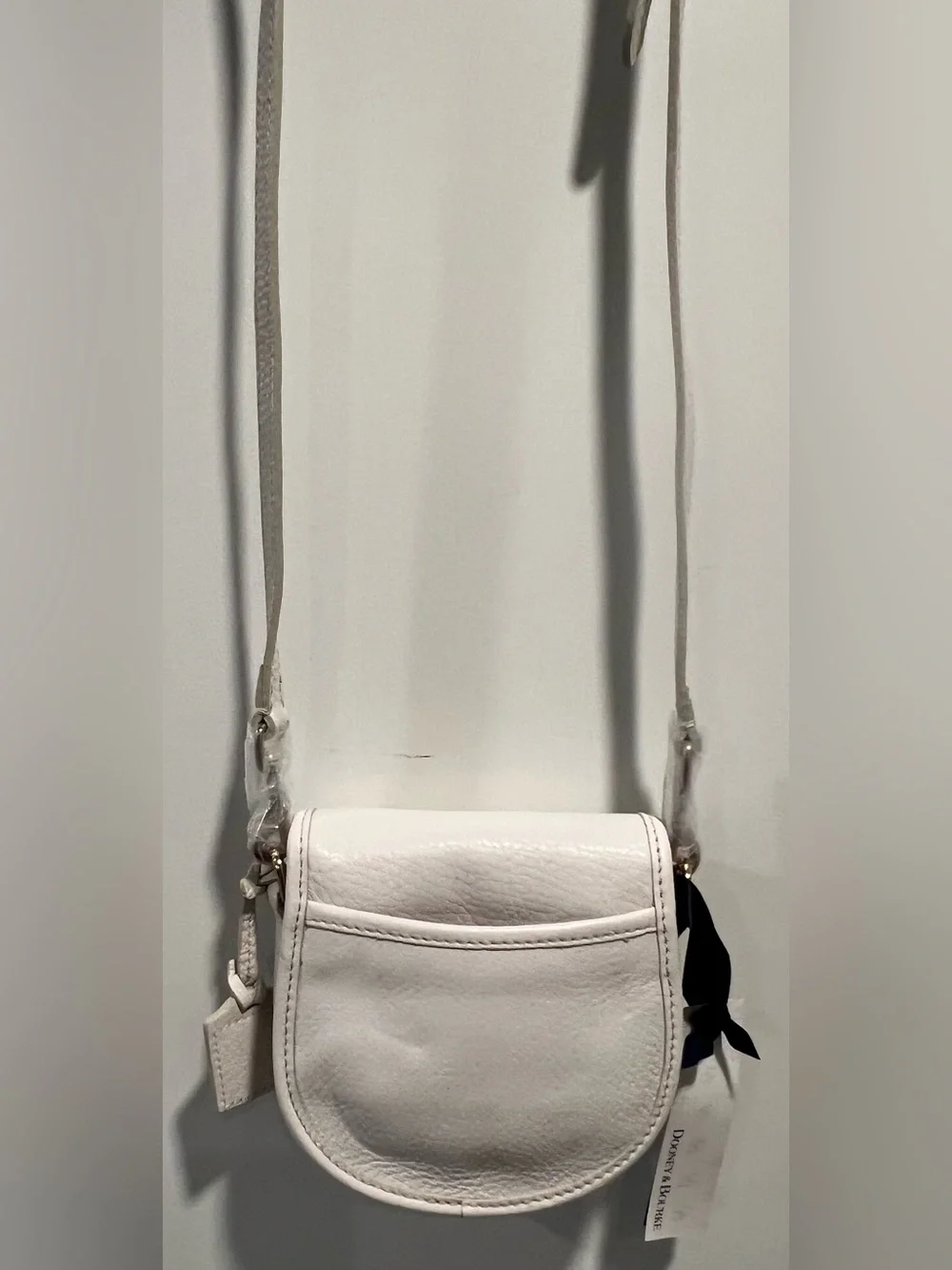 Dooney & Bourke compact pebbled