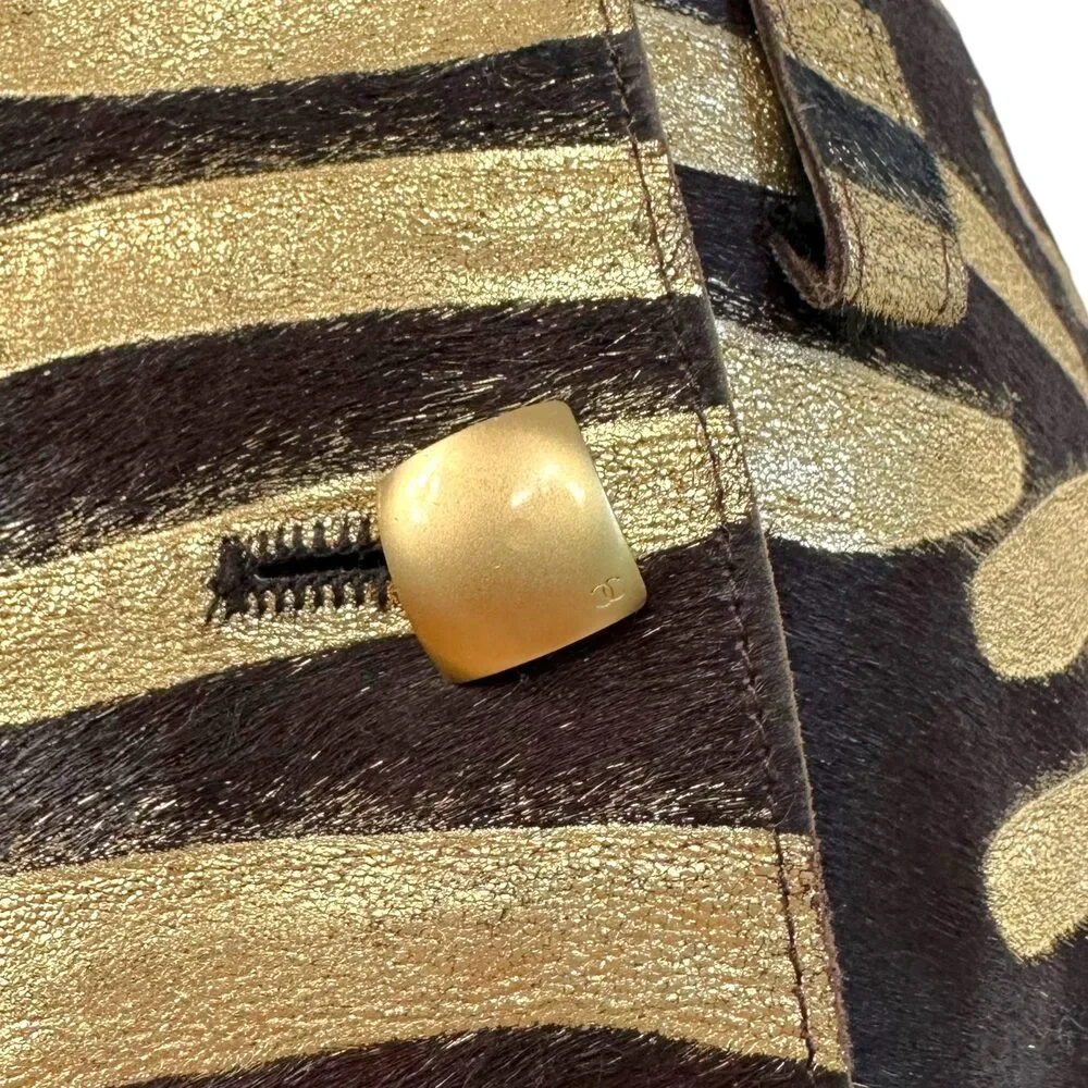 CHANEL notable size closure