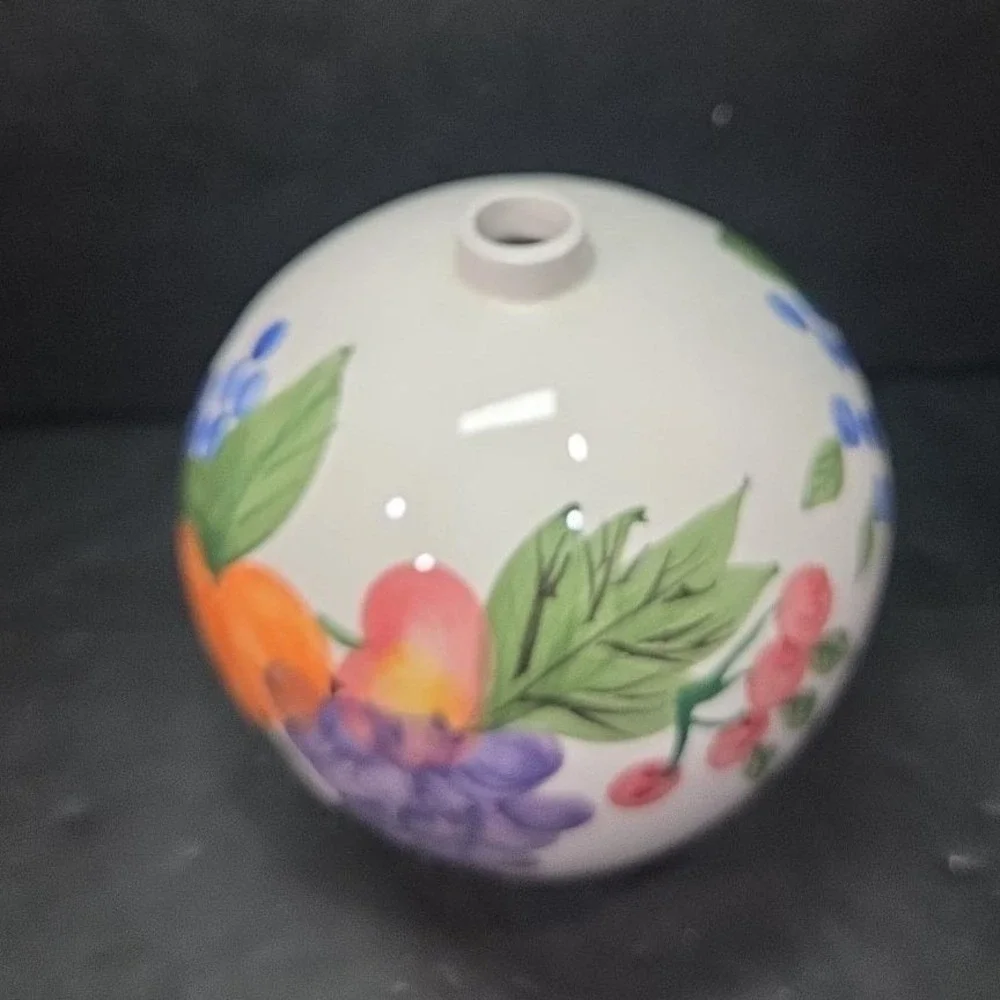 Unmarked bring cheerful