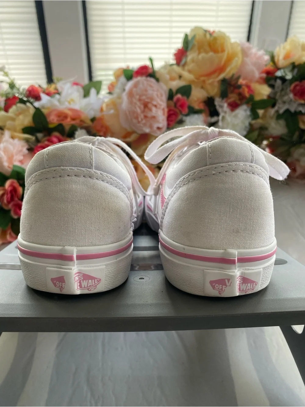 Vans Ward Low White Pink Rainbow Eyelets Canvas Skate Sneakers Girls Size 3