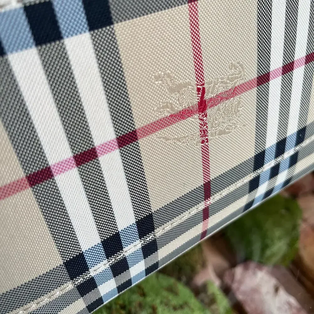 Burberry details brand