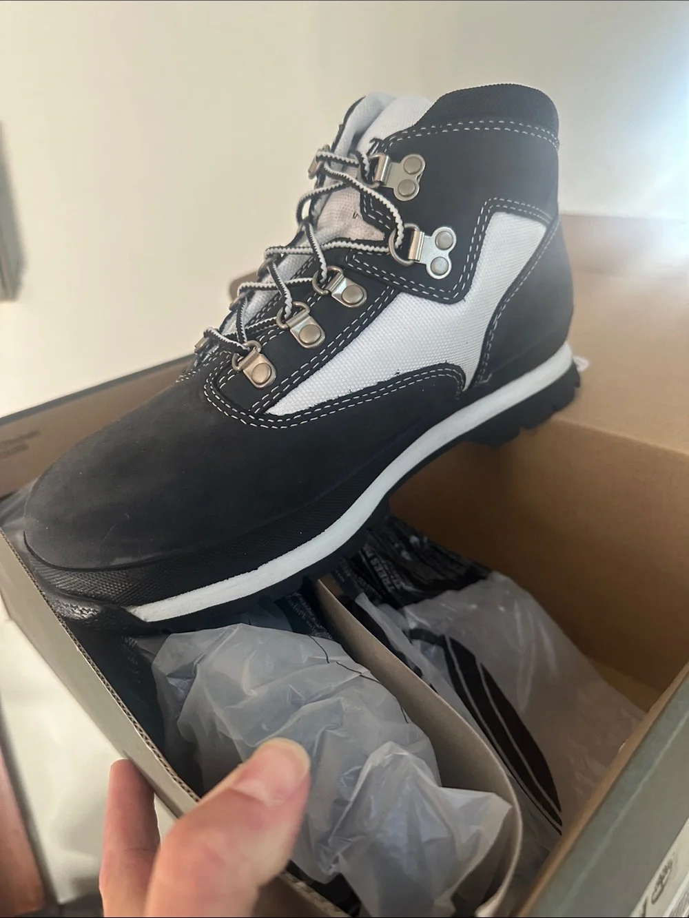 Timberland kids navy and White Rugged Hiker boot size youth 5