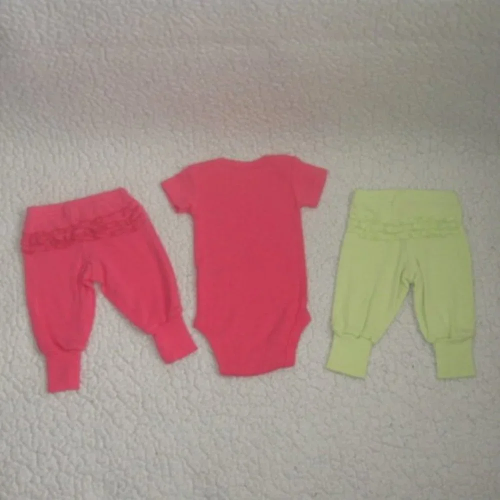 5/$30 Girls Carters Bodysuit and Leggings Bundle